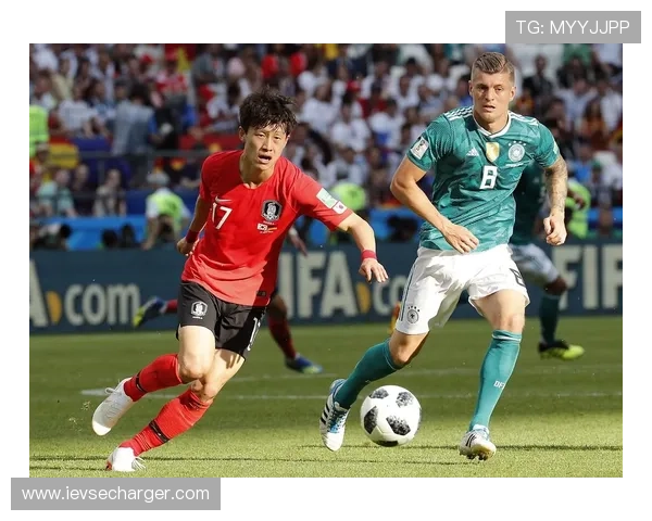 韩国队在世界杯赛场上以2比0战胜德国,展现了强大的团队实力和战术智慧